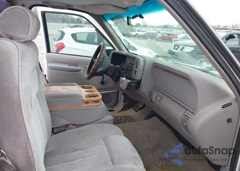 1998 Chevrolet C1500 Fleetside W/T z USA, uszkodzony, nr VIN 1GCEC14W1WZ279013